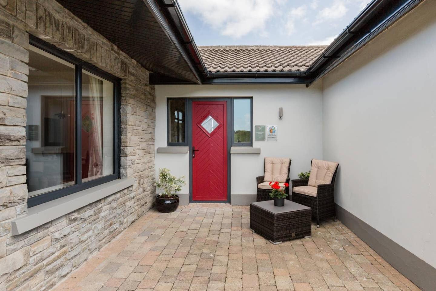 Luxury Lodges In Doolin Village With Hot Tubs Exterior photo