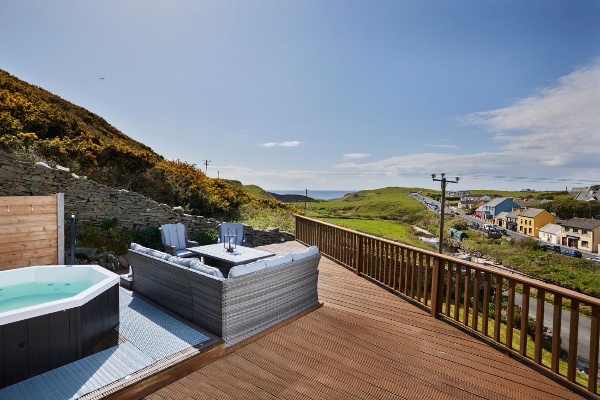 Luxury Lodges In Doolin Village With Hot Tubs Exterior photo